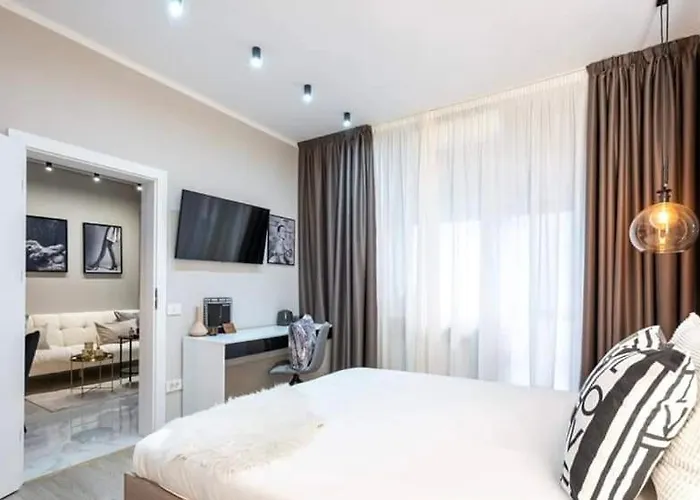 Old Town Plevnei, * Bucareste